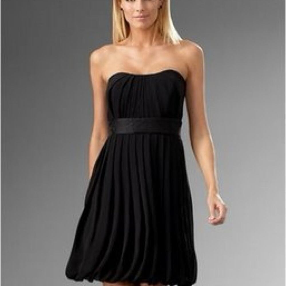 White House Black Market 100% silk strapless bubble hem mini a-line sz 0
b51